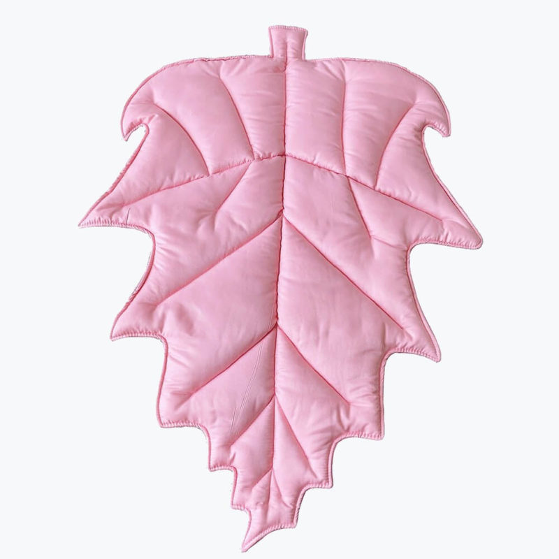 Tapis en forme de feuilles couleur rose pour bébé