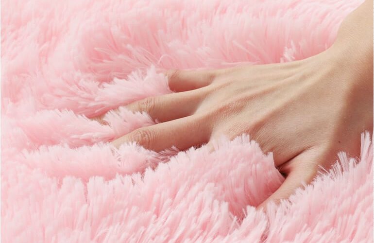 Douceur d'un grand tapis rose chambre fille